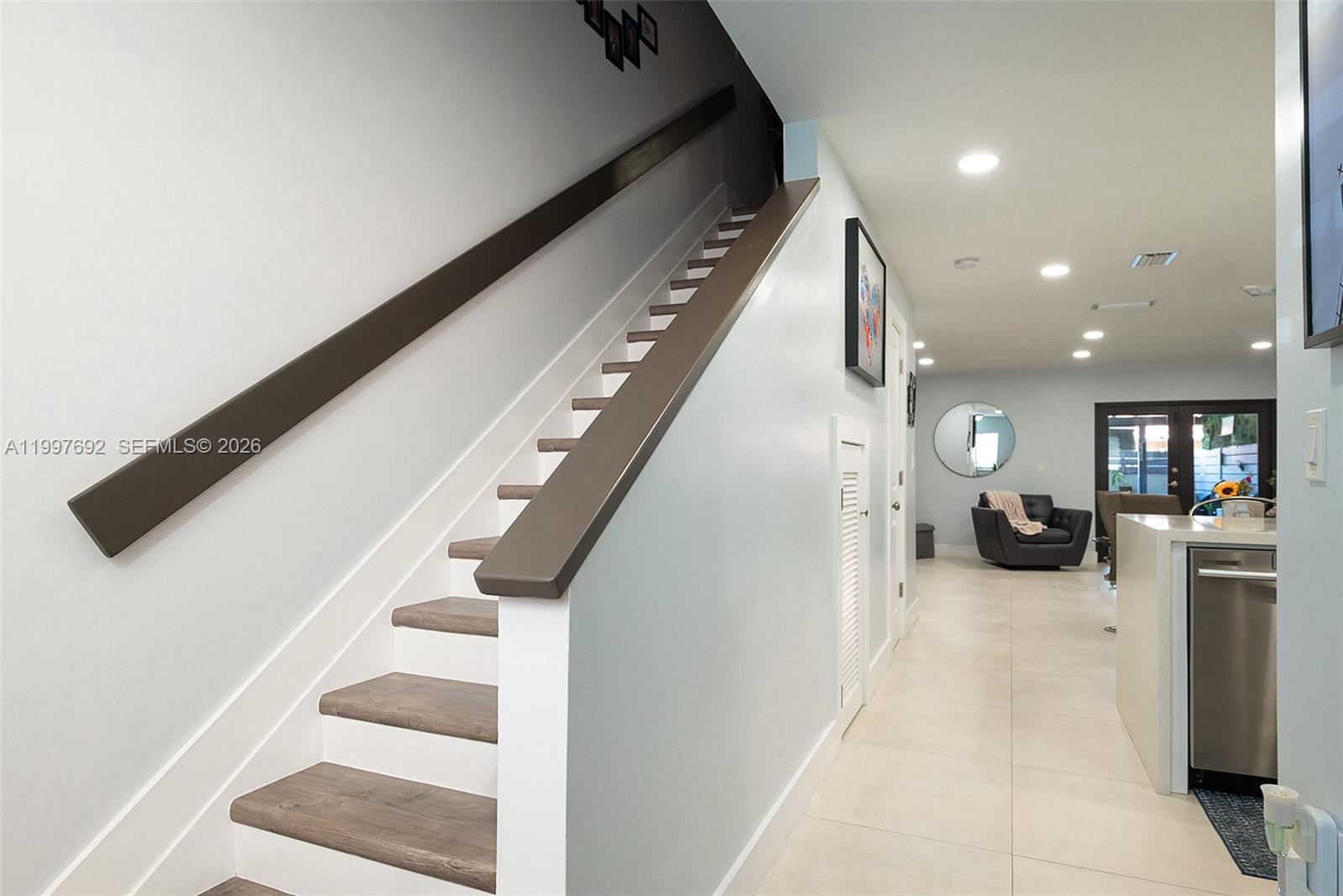 KENDALL LKS E LAKEVIEW TH - Residential