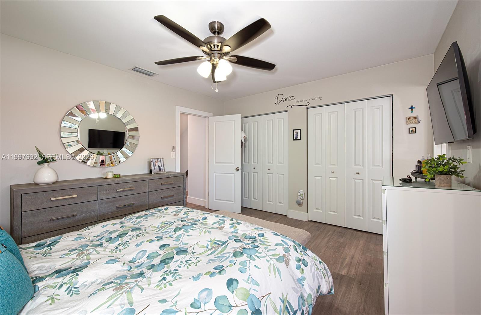 KENDALL LKS E LAKEVIEW TH - Residential