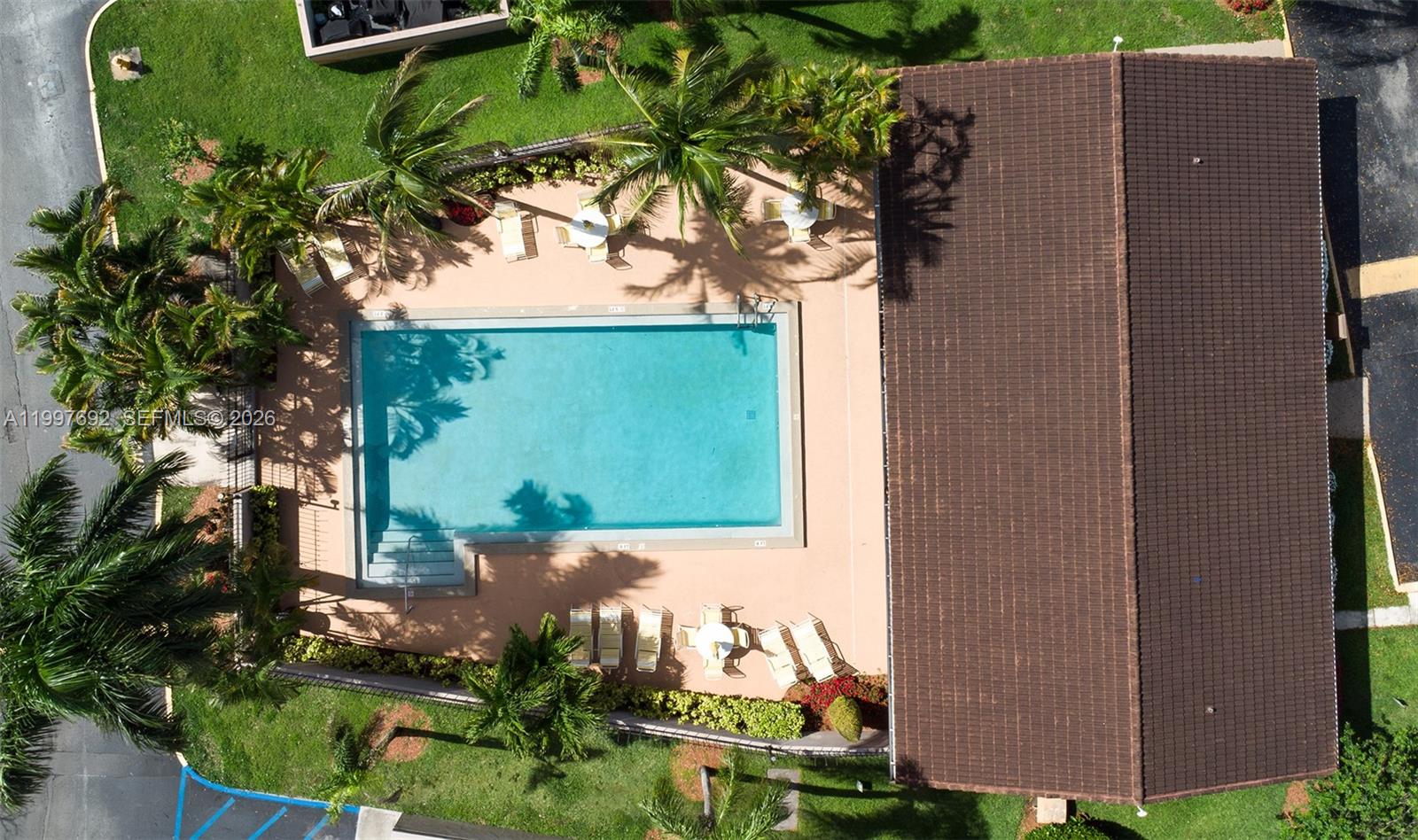 KENDALL LKS E LAKEVIEW TH - Residential