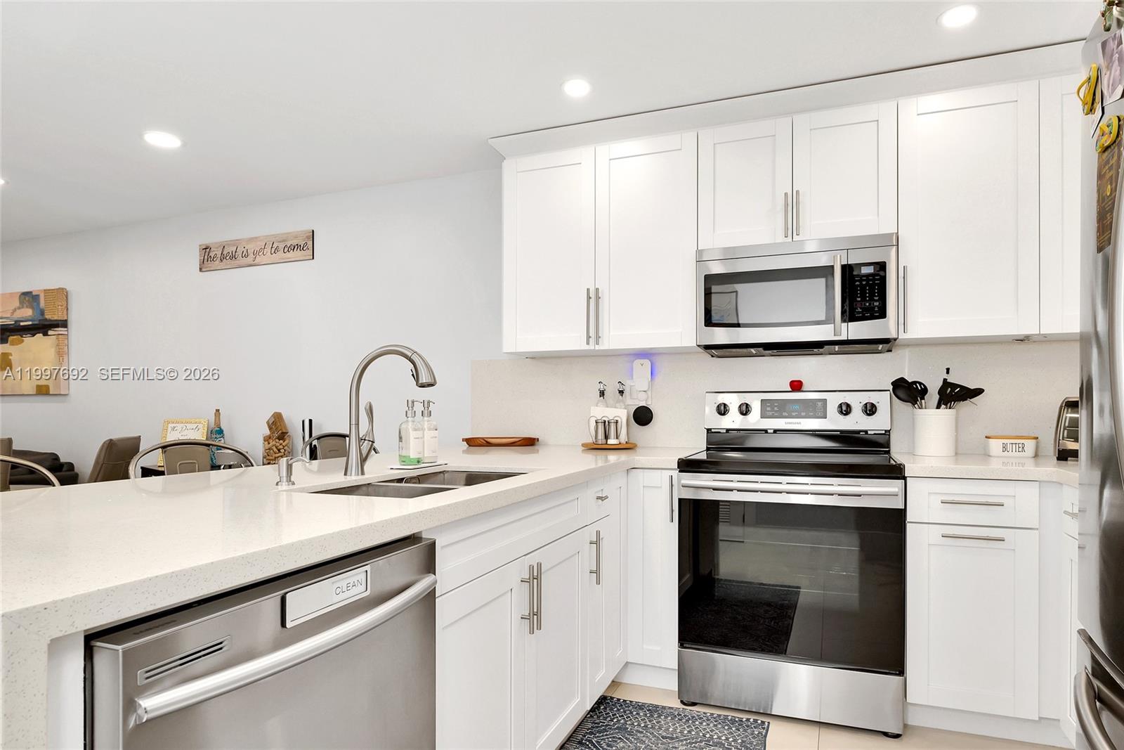 KENDALL LKS E LAKEVIEW TH - Residential