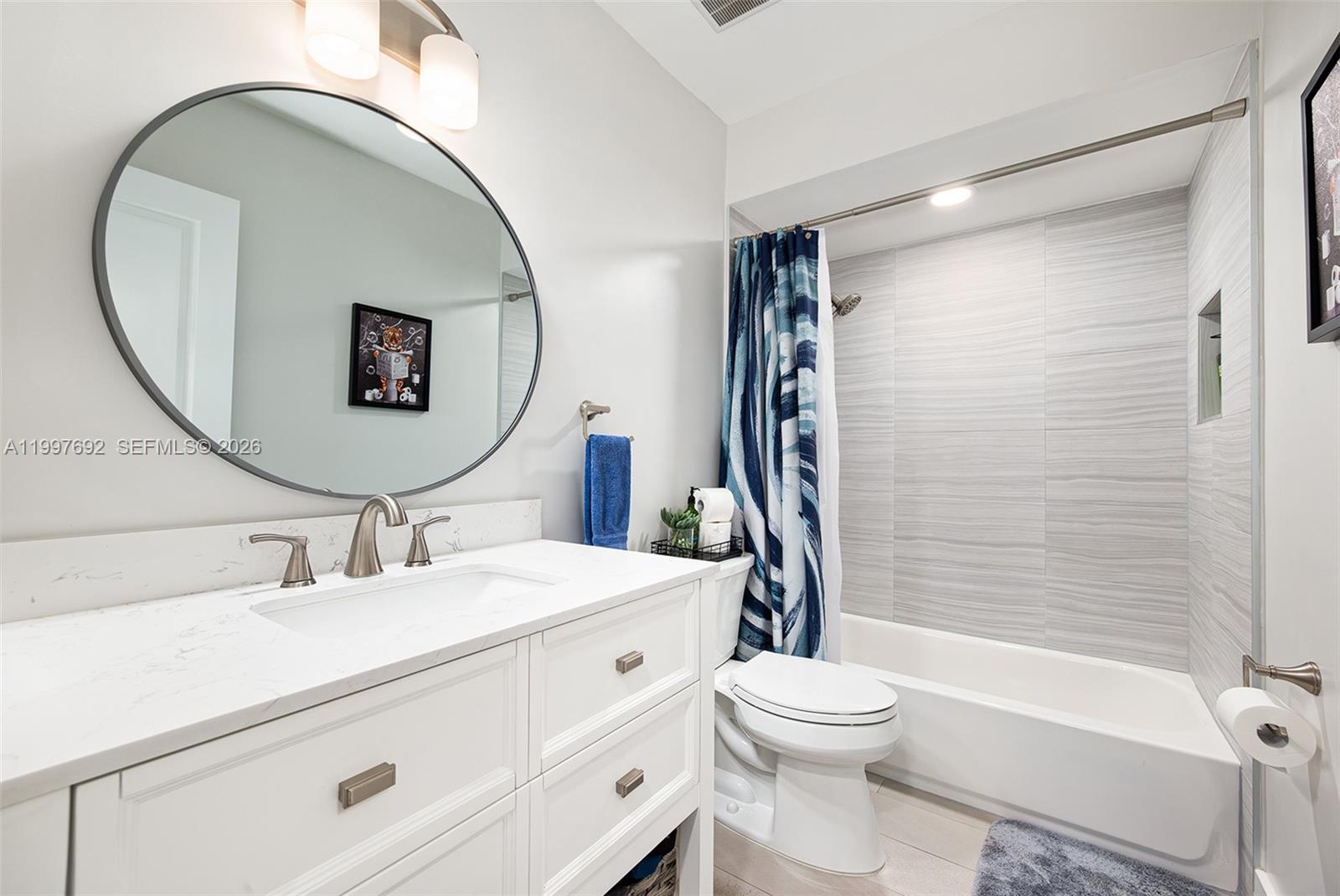 KENDALL LKS E LAKEVIEW TH - Residential