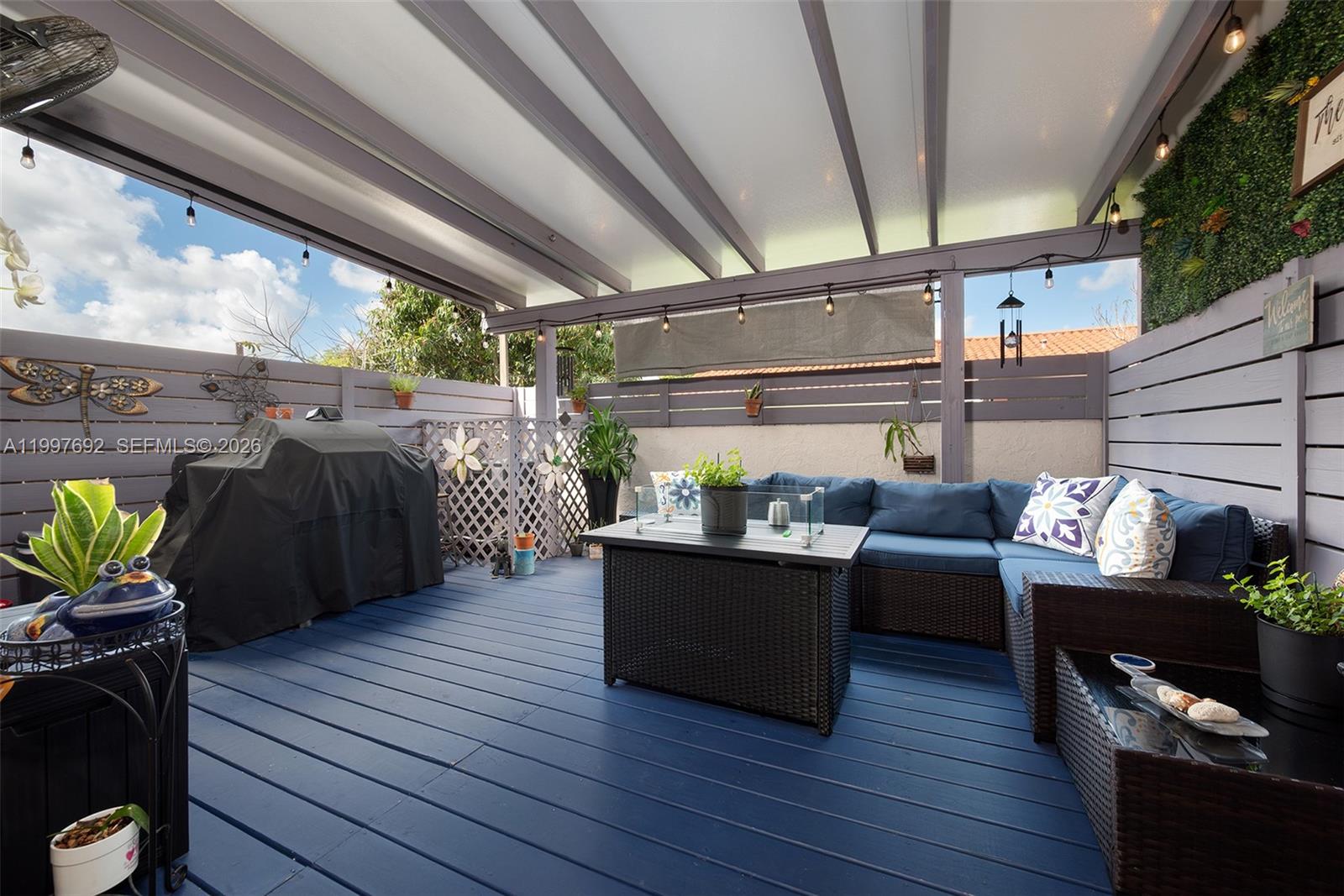 KENDALL LKS E LAKEVIEW TH - Residential