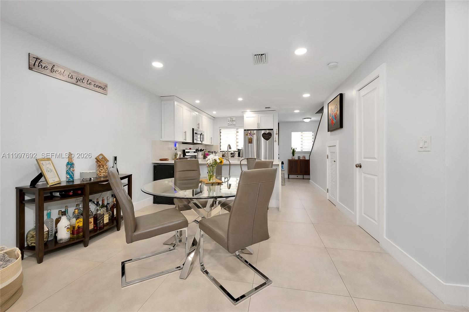 KENDALL LKS E LAKEVIEW TH - Residential