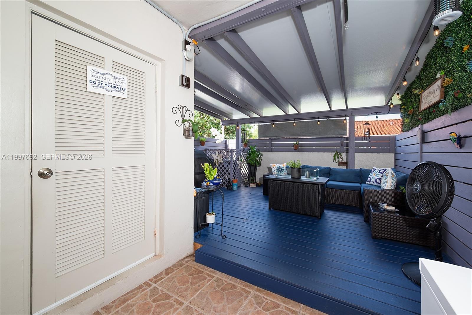 KENDALL LKS E LAKEVIEW TH - Residential