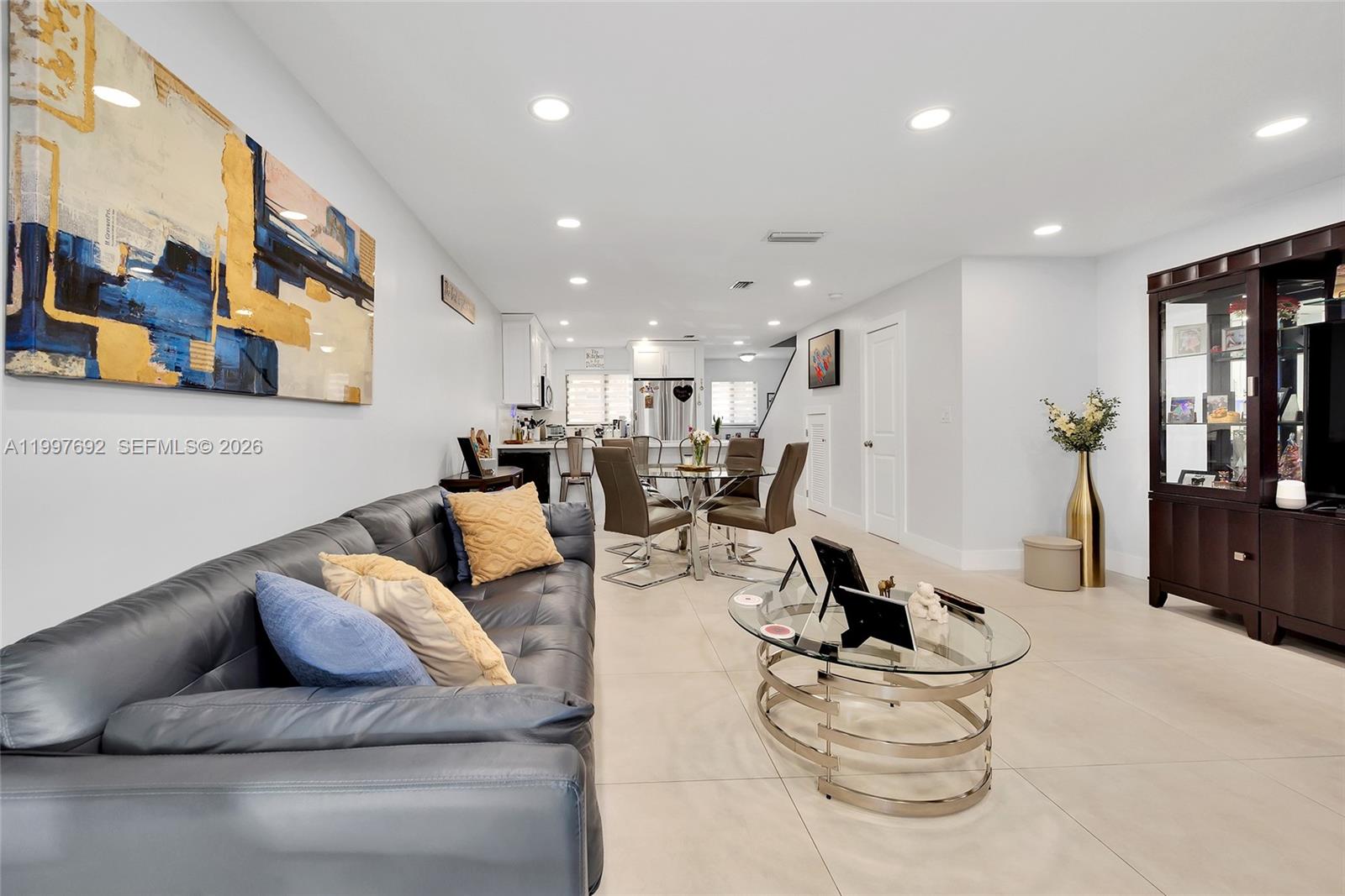 KENDALL LKS E LAKEVIEW TH - Residential