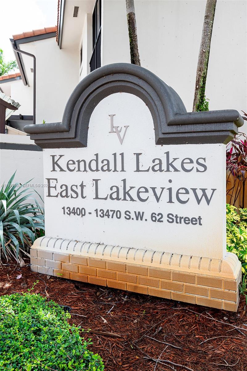 KENDALL LKS E LAKEVIEW TH - Residential