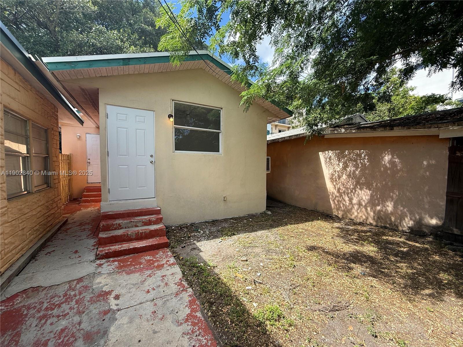 AVACADO PARK - Residential Lease