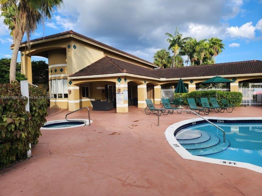 2 beds 2 Baths -Updated corner unit facing pool area , 2nd Floor, freshly painted , no carpet , screened Balcony , storage , in gated community  of Pinhurst Club  water heater 2023 . Water included /sewer/trash /basic cable/internet . Amazing community pool heated , spa , tennis .One parking ASSIGNED Unit rented for 2300