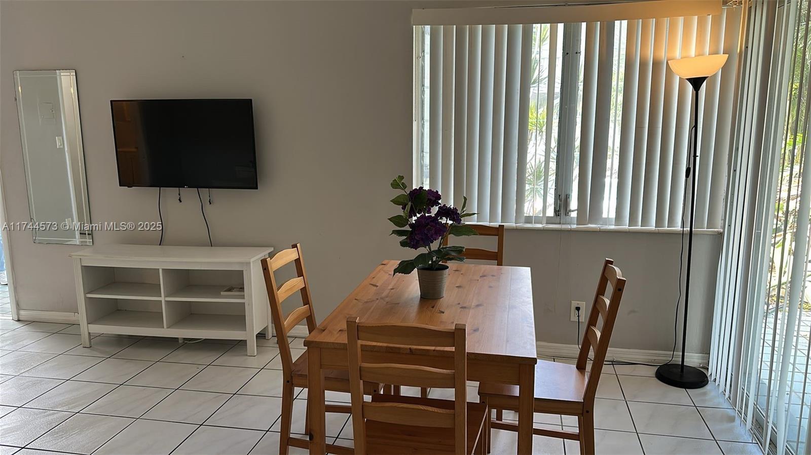 ISLE OF VENICE APTS INC C - Residential Lease
