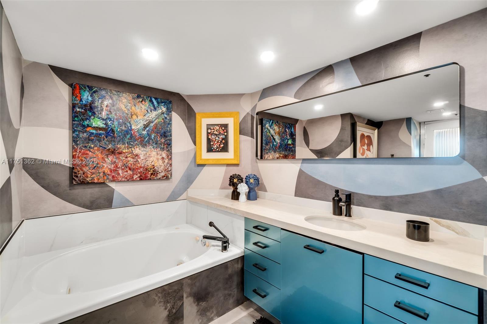 VENETIA CONDO - Residential