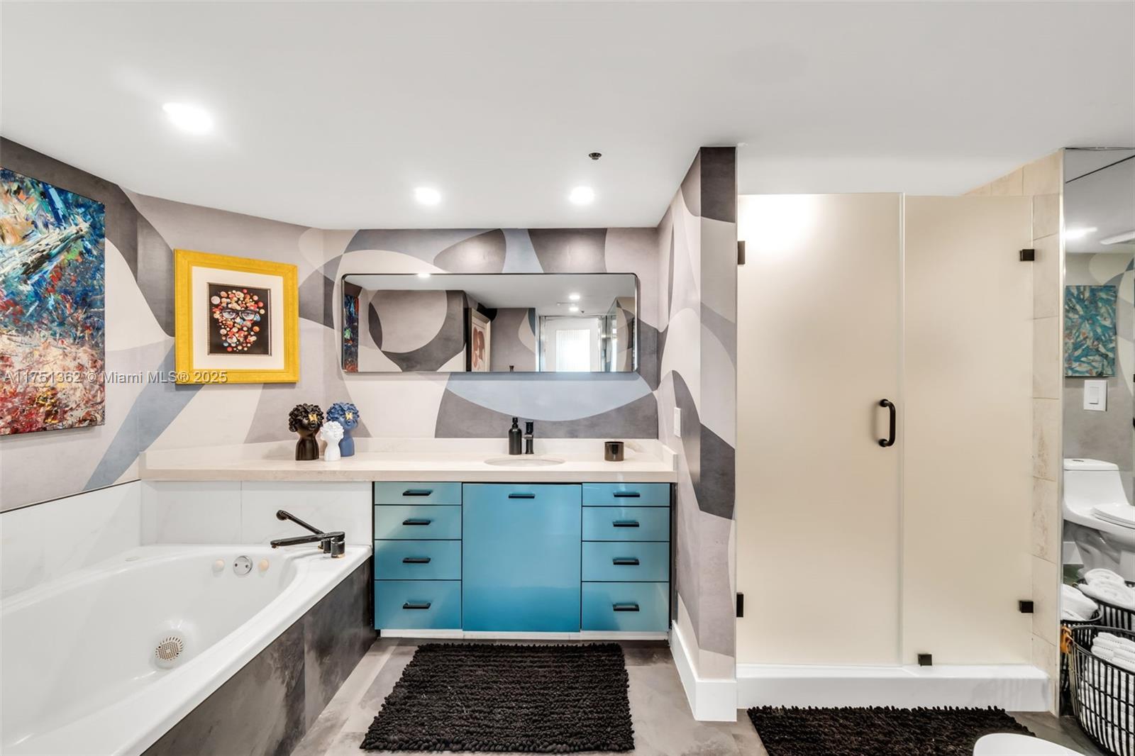 VENETIA CONDO - Residential