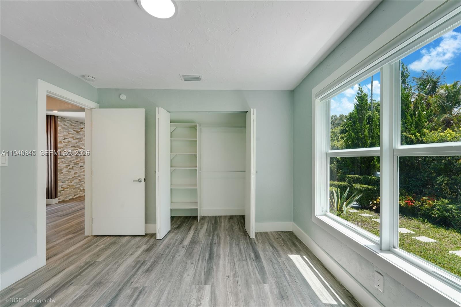 NO SHORE CREST - Residential