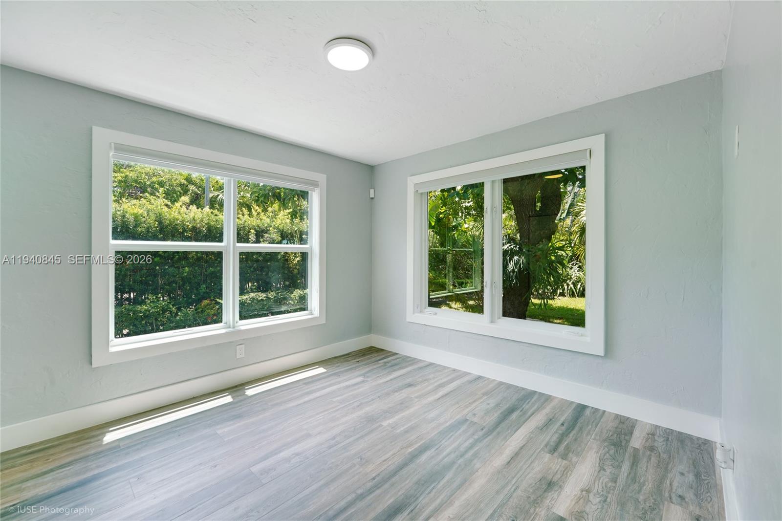 NO SHORE CREST - Residential