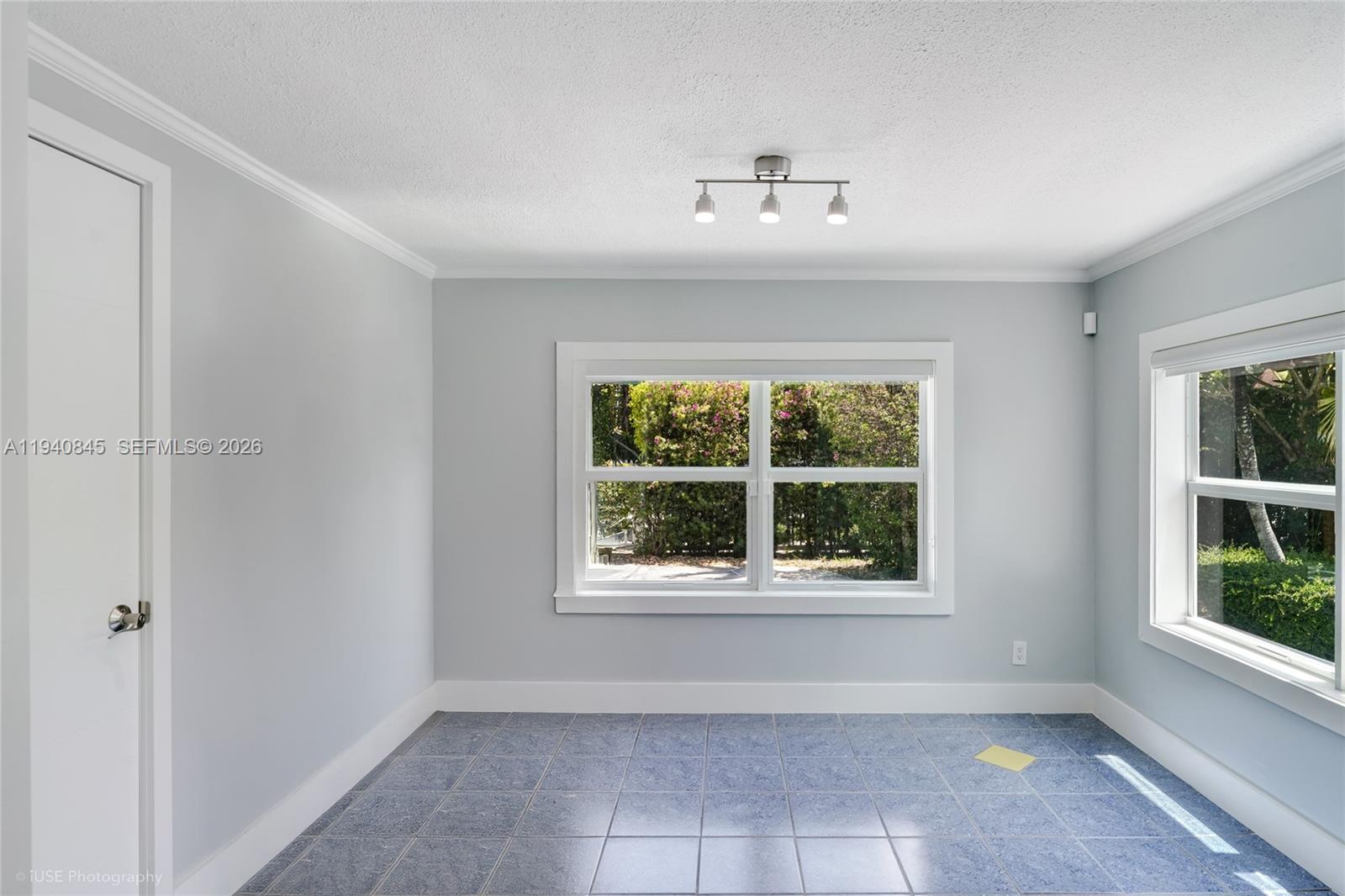 NO SHORE CREST - Residential