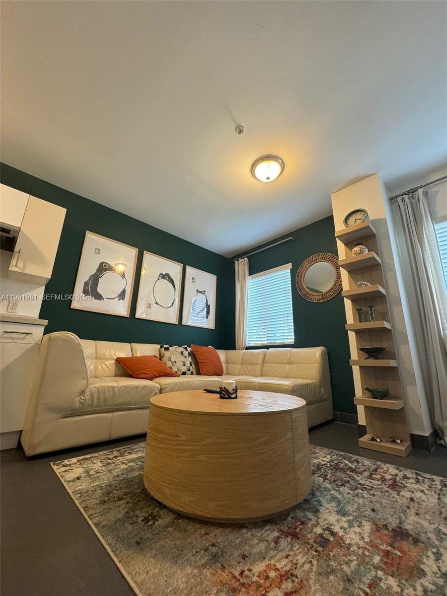 THE EVELYN CONDO - Residential