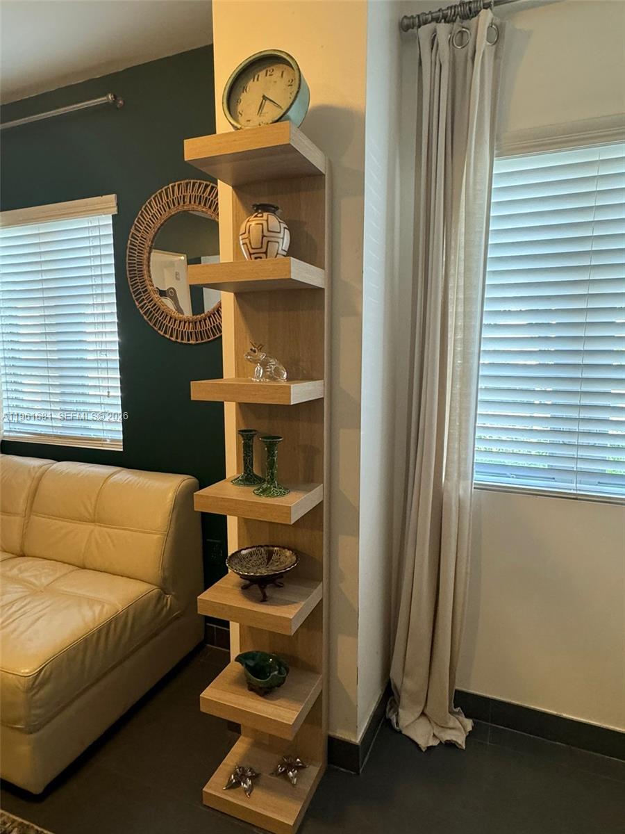 THE EVELYN CONDO - Residential