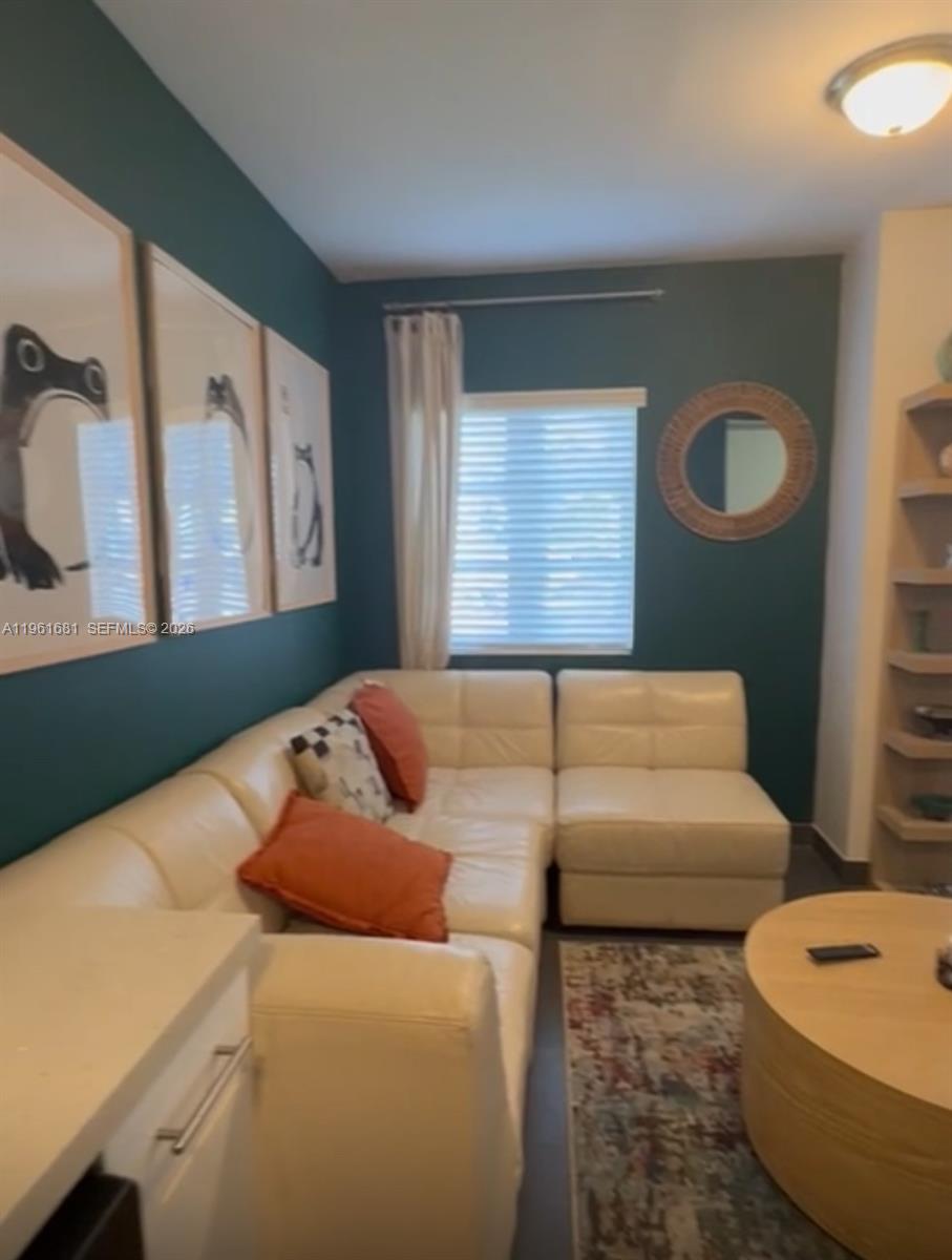 THE EVELYN CONDO - Residential