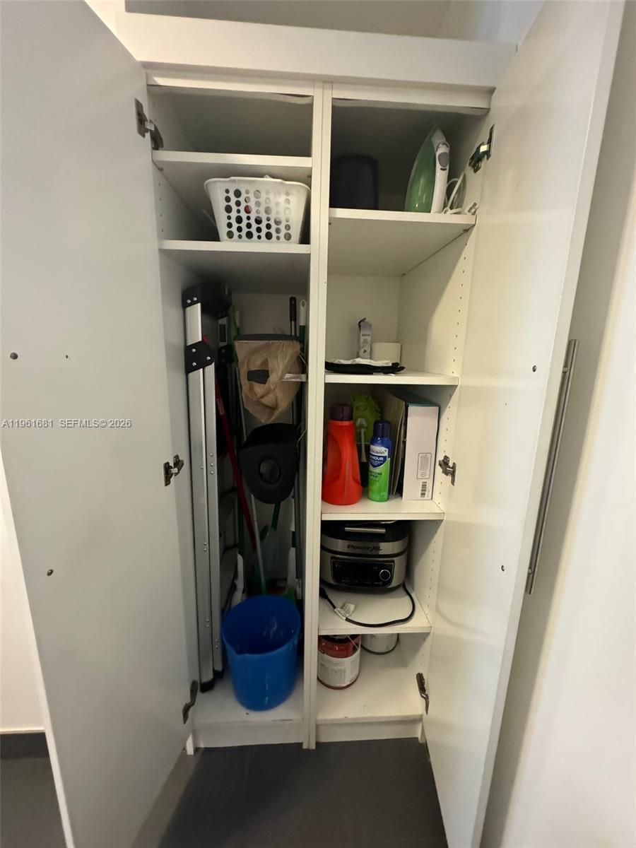 THE EVELYN CONDO - Residential