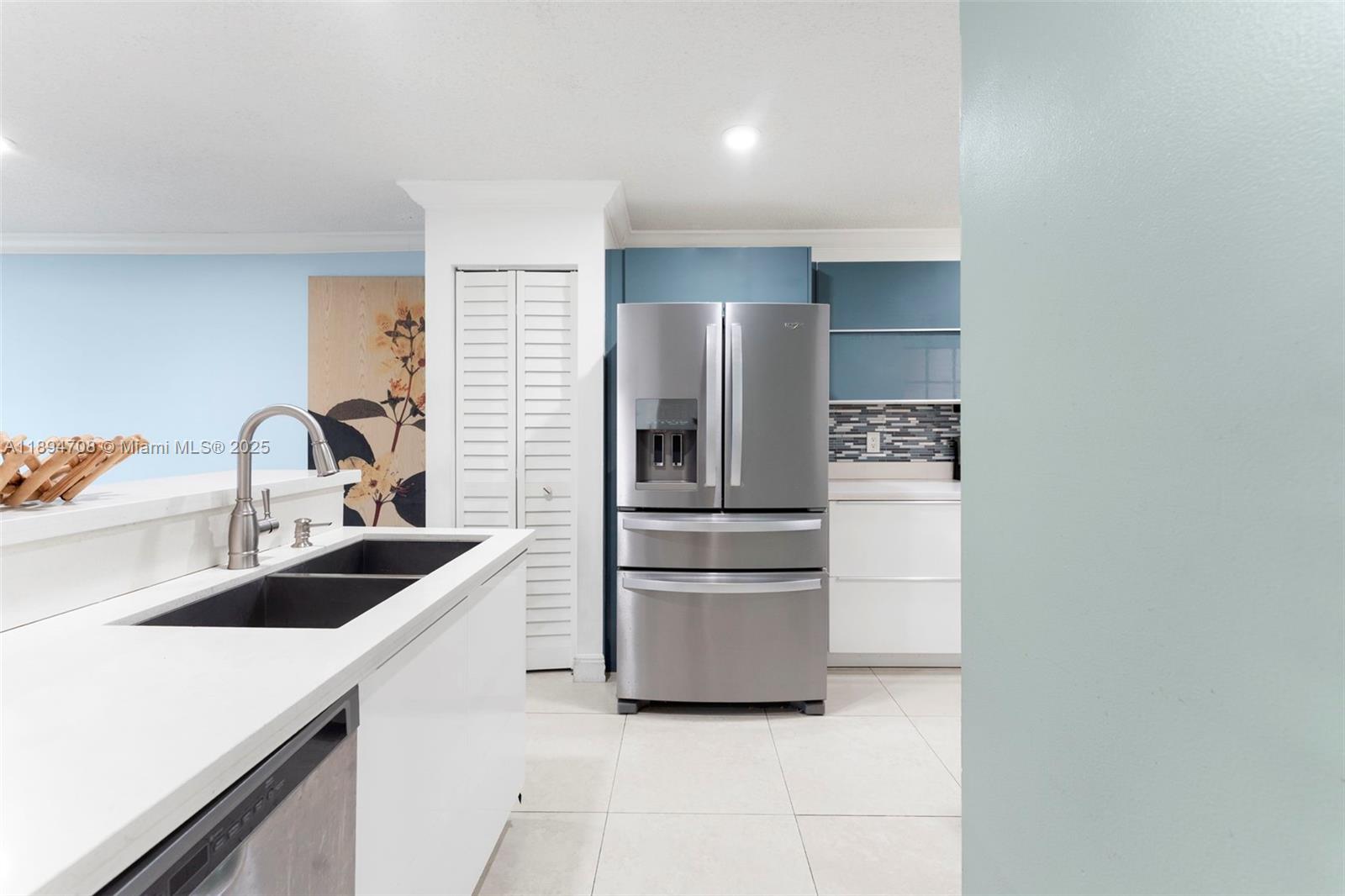 ADDISON COURT - Residential