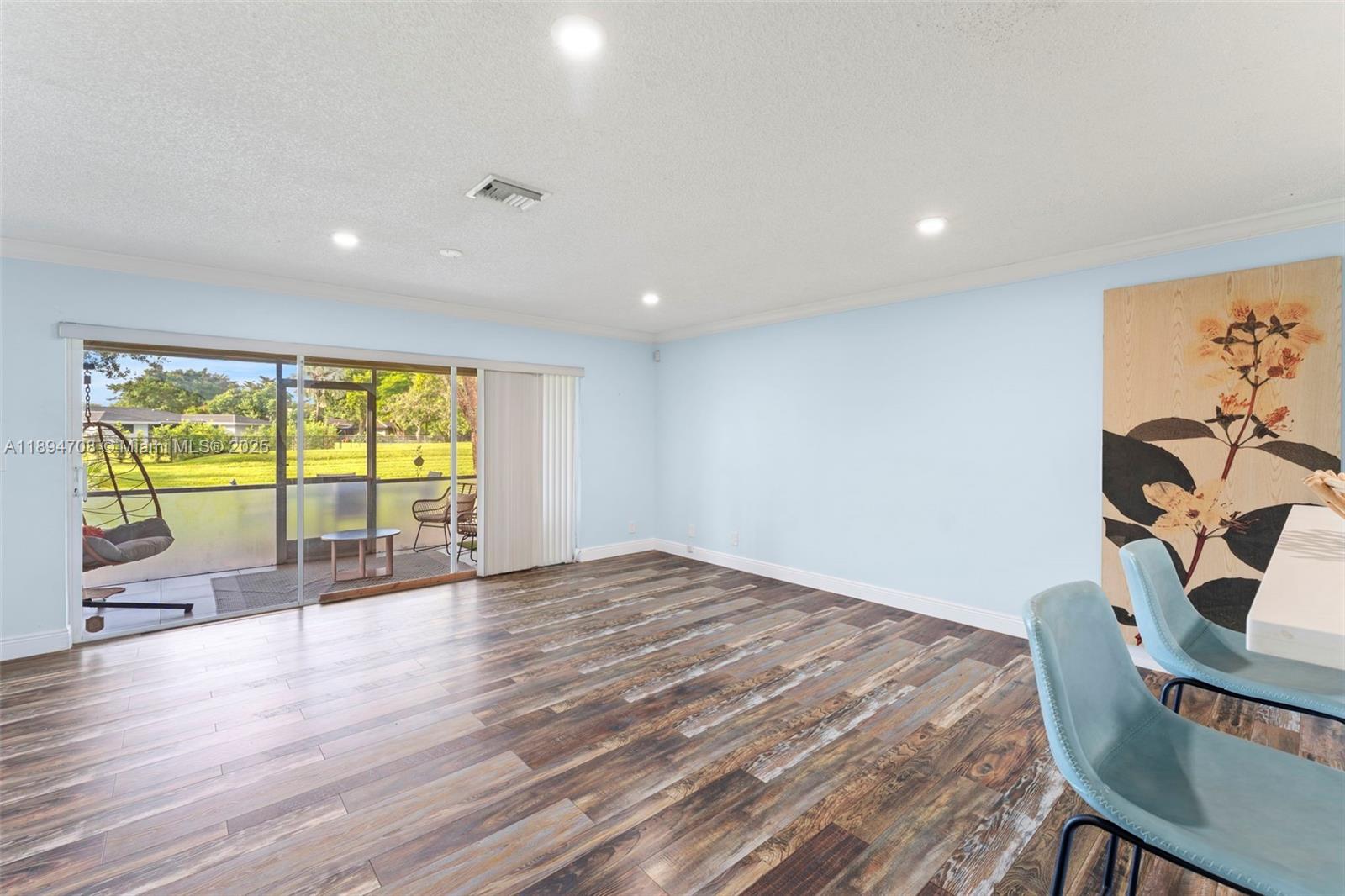 ADDISON COURT - Residential