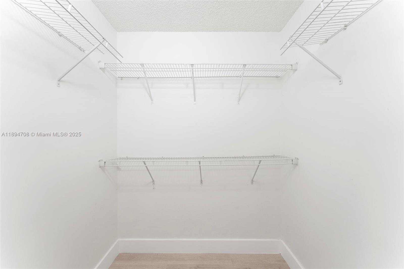 ADDISON COURT - Residential