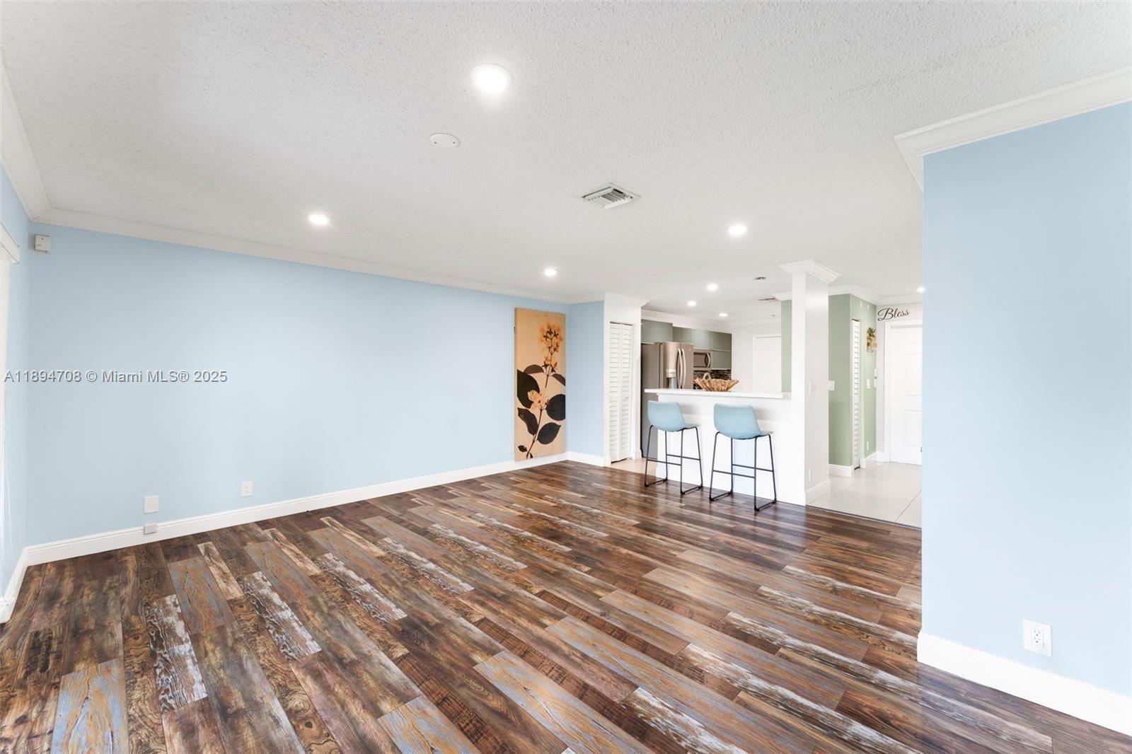 ADDISON COURT - Residential