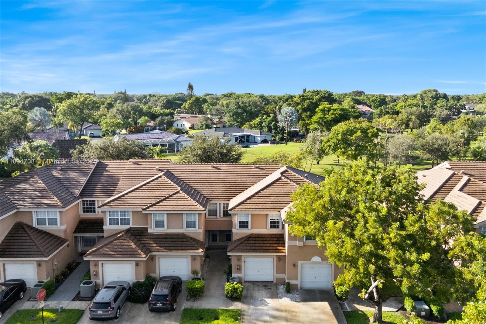 ADDISON COURT - Residential