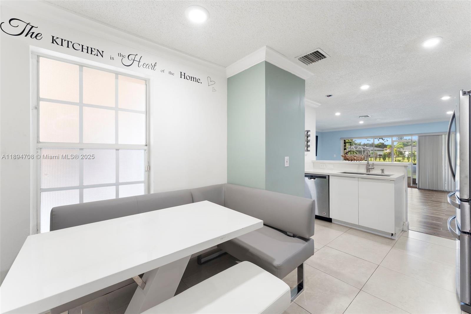 ADDISON COURT - Residential