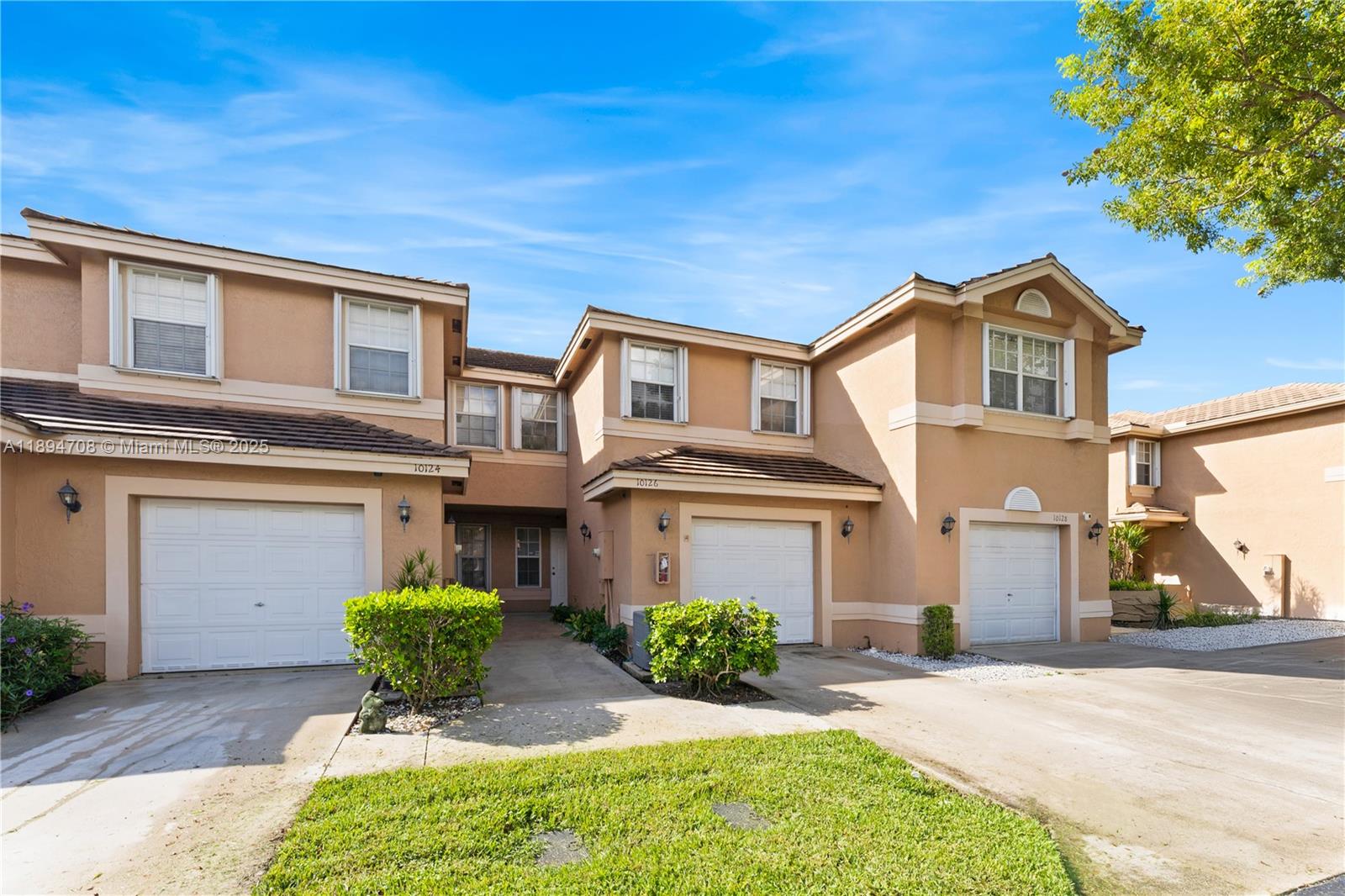ADDISON COURT - Residential