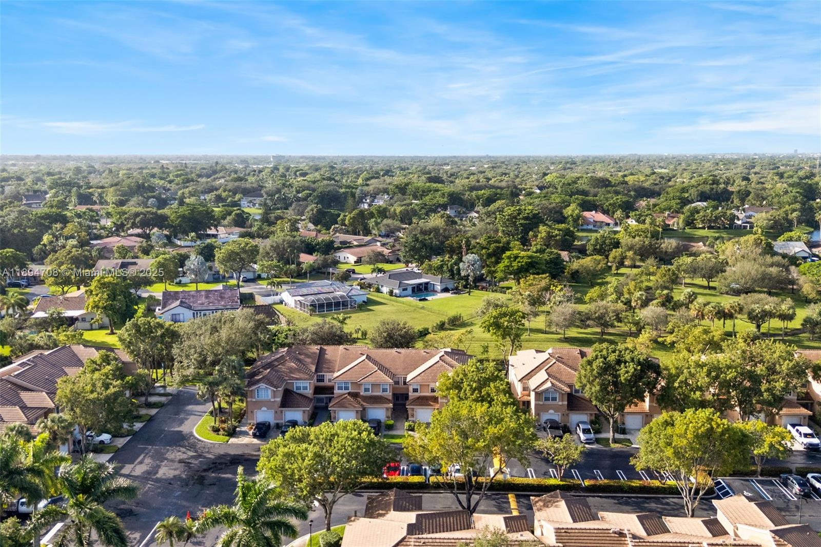 ADDISON COURT - Residential