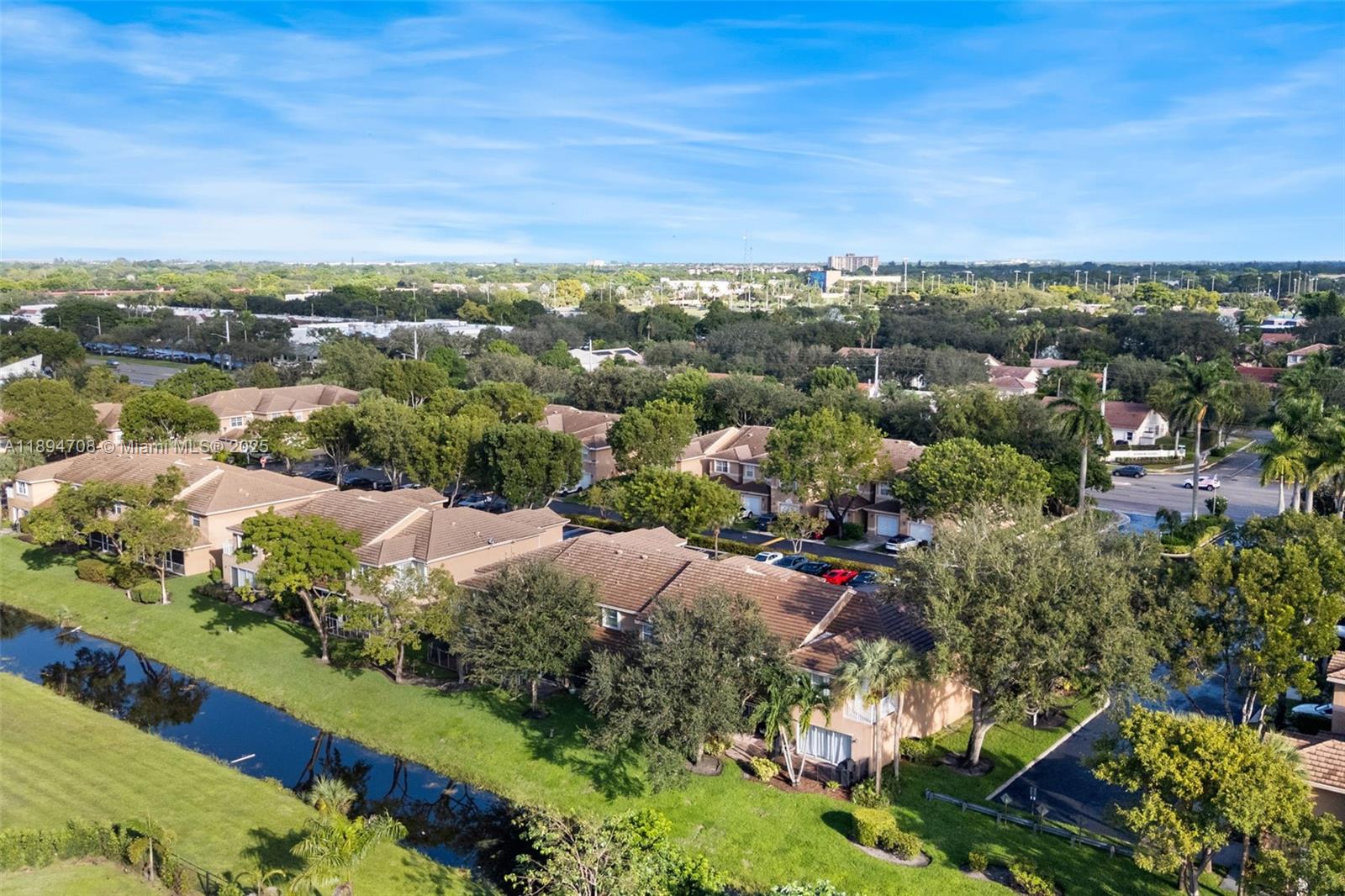 ADDISON COURT - Residential