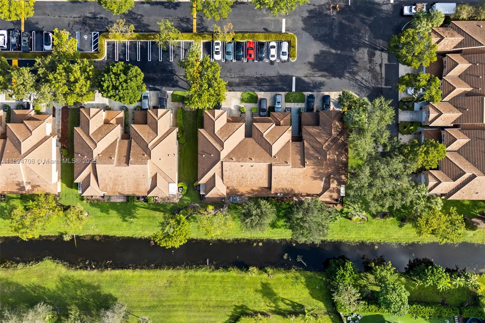 ADDISON COURT - Residential