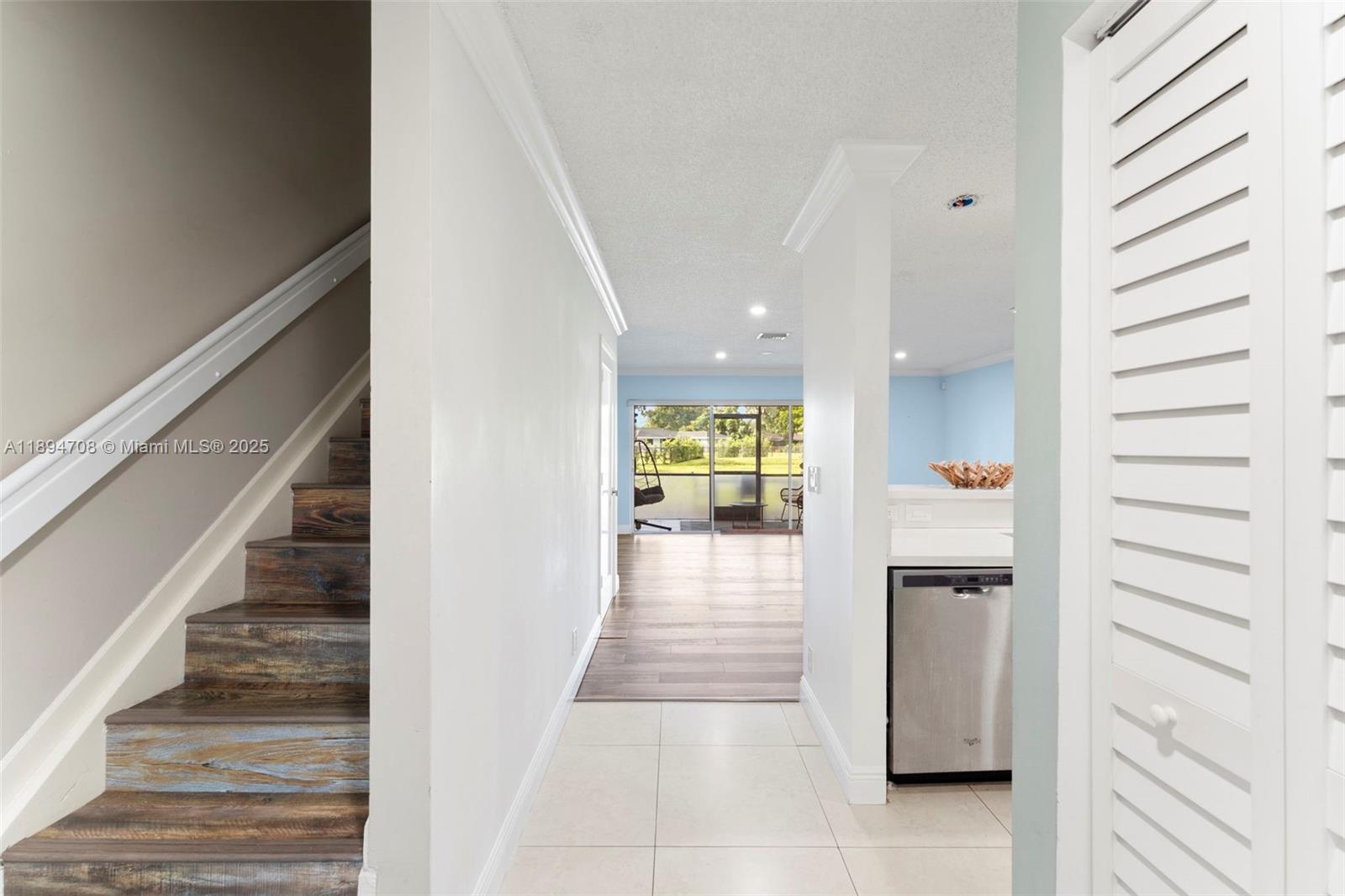 ADDISON COURT - Residential