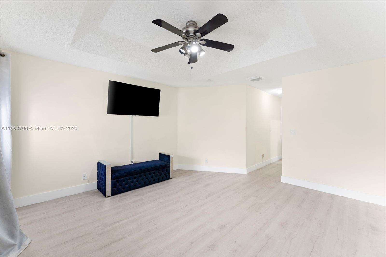 ADDISON COURT - Residential