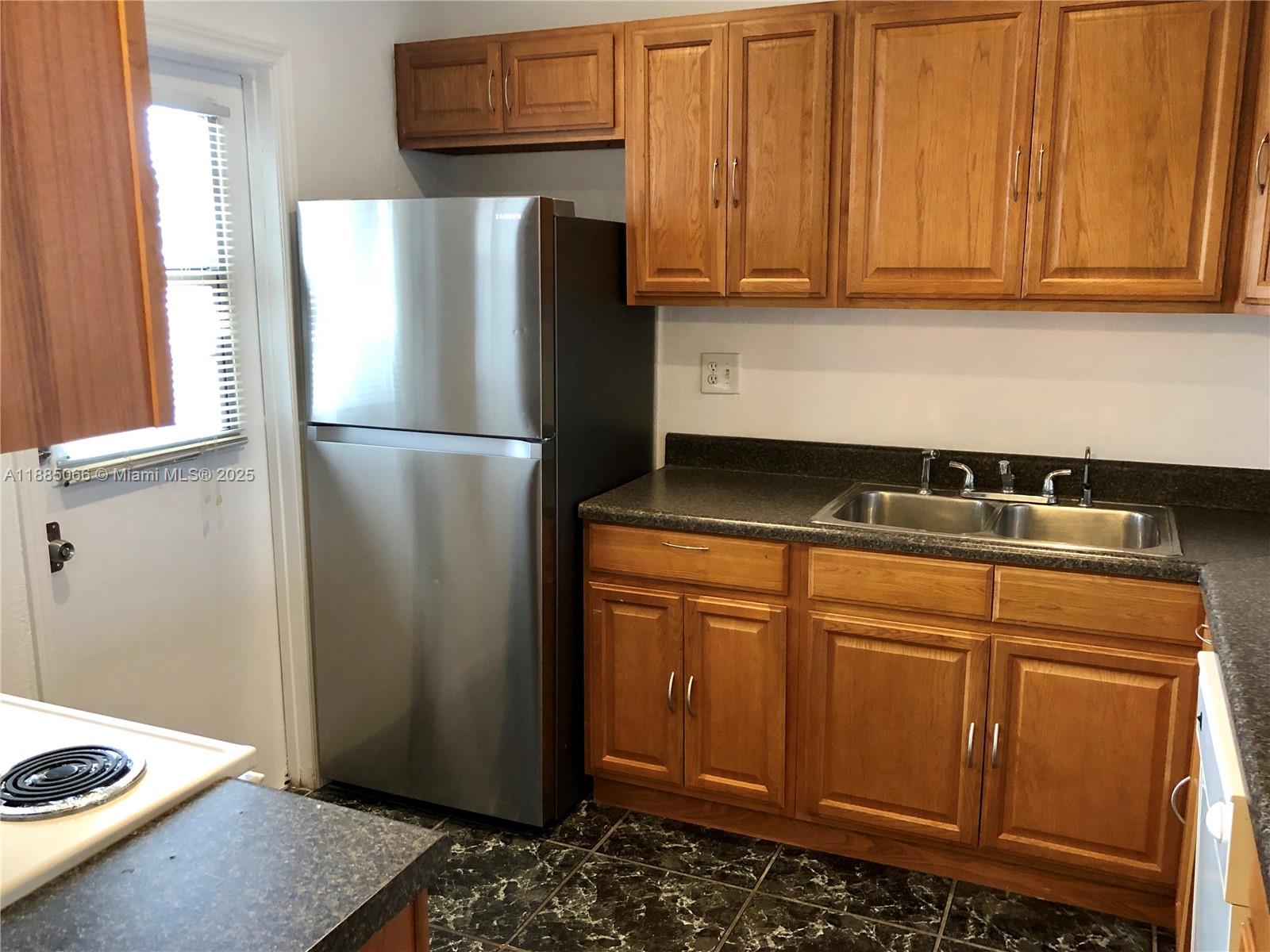 ARROWHEAD CONDO 8 - Residential