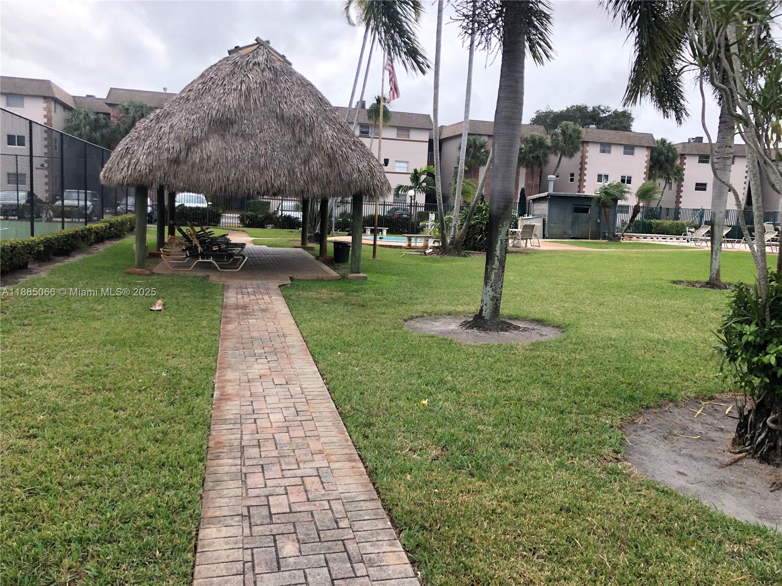 ARROWHEAD CONDO 8 - Residential