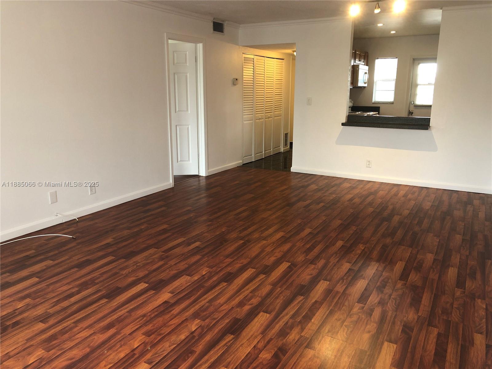 ARROWHEAD CONDO 8 - Residential