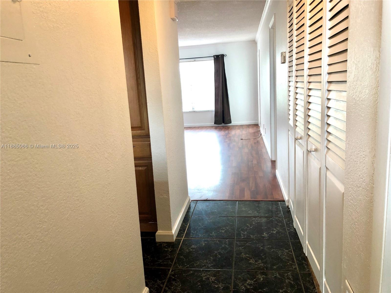 ARROWHEAD CONDO 8 - Residential