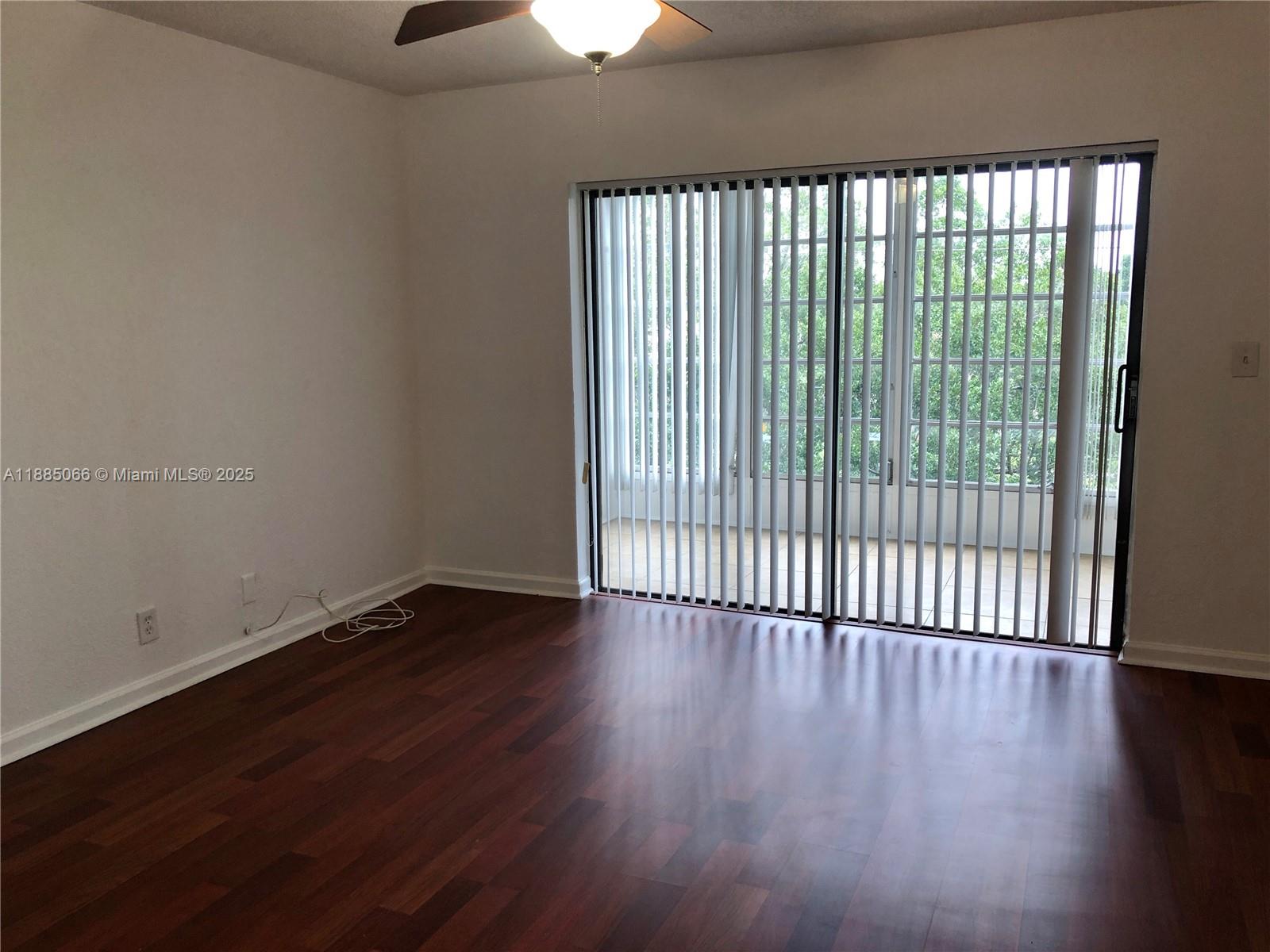 ARROWHEAD CONDO 8 - Residential