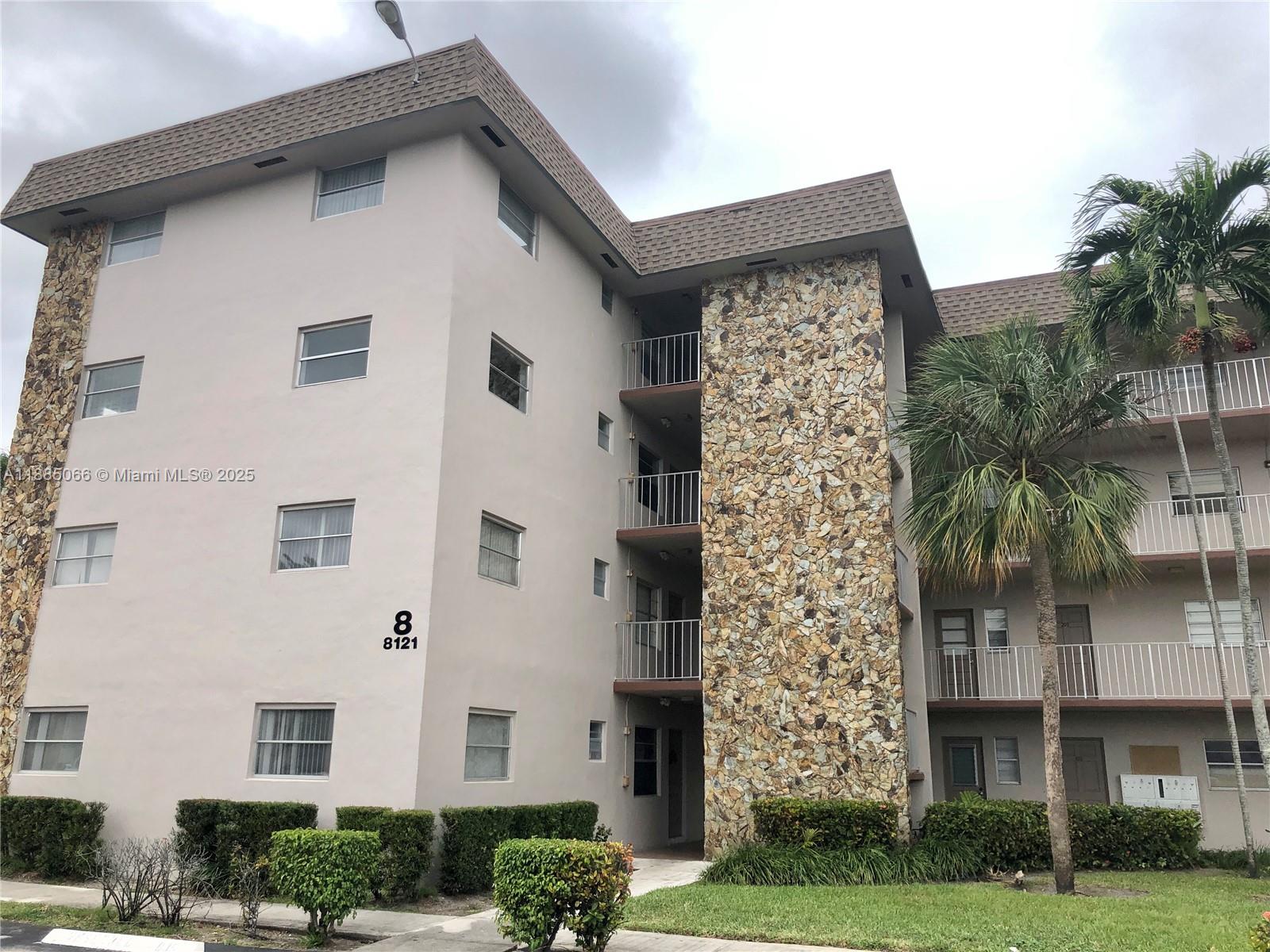 ARROWHEAD CONDO 8 - Residential