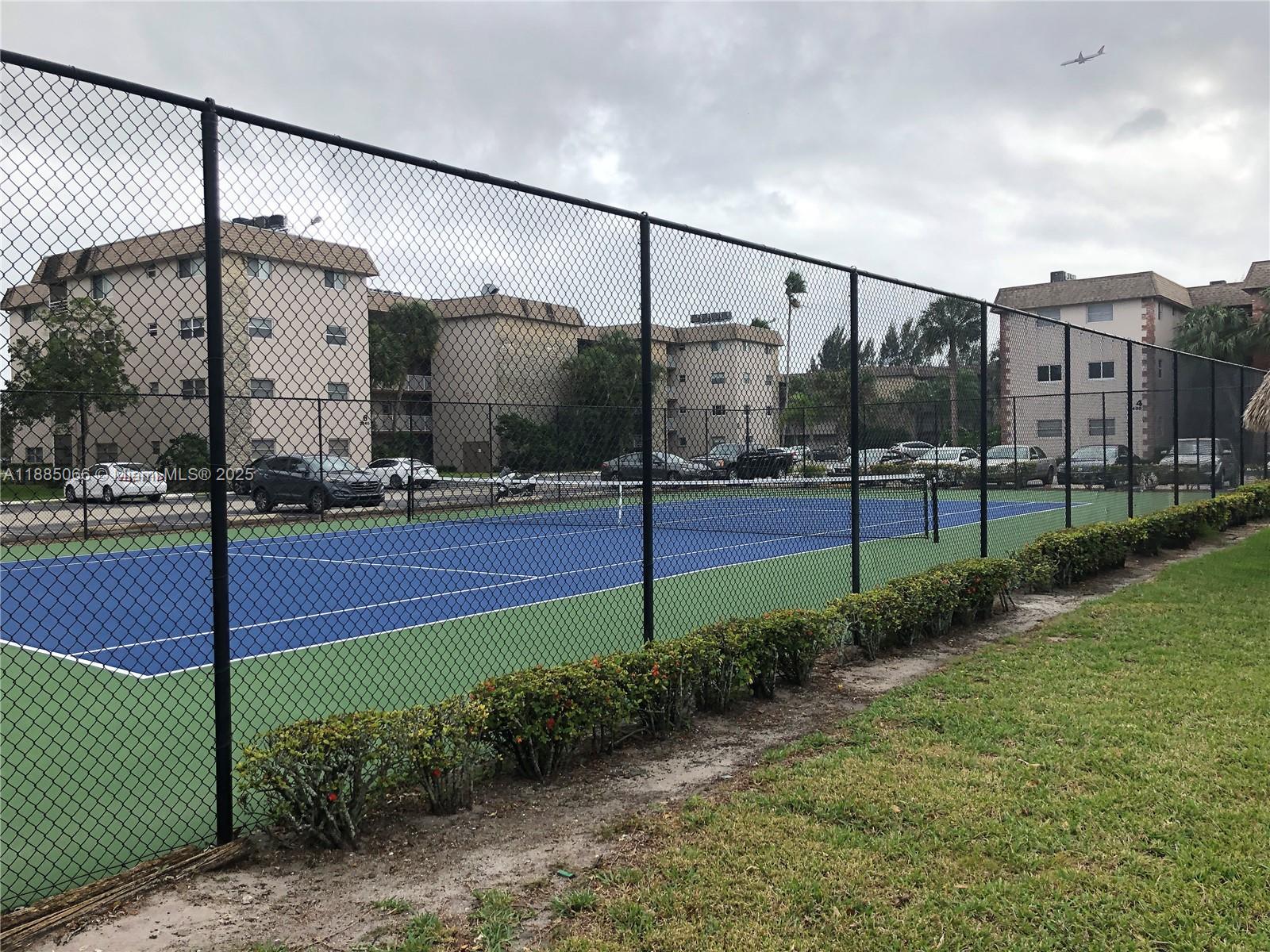 ARROWHEAD CONDO 8 - Residential