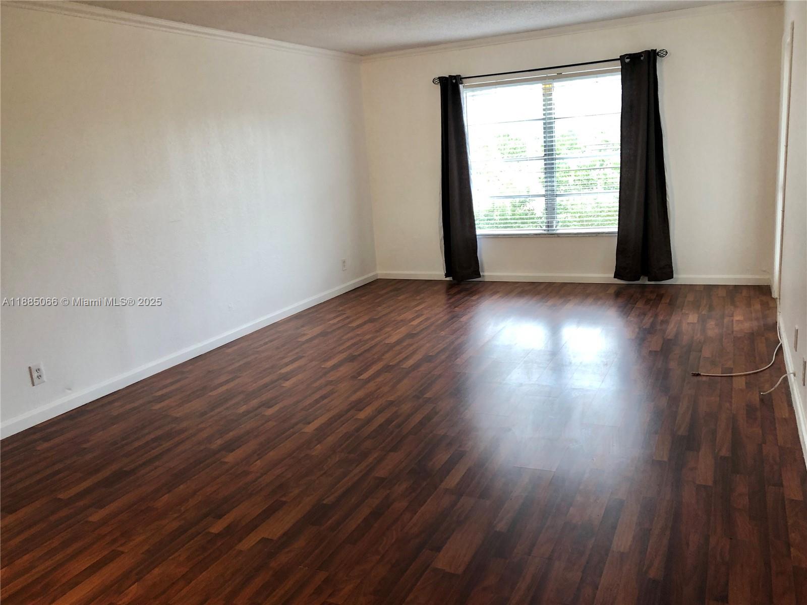 ARROWHEAD CONDO 8 - Residential
