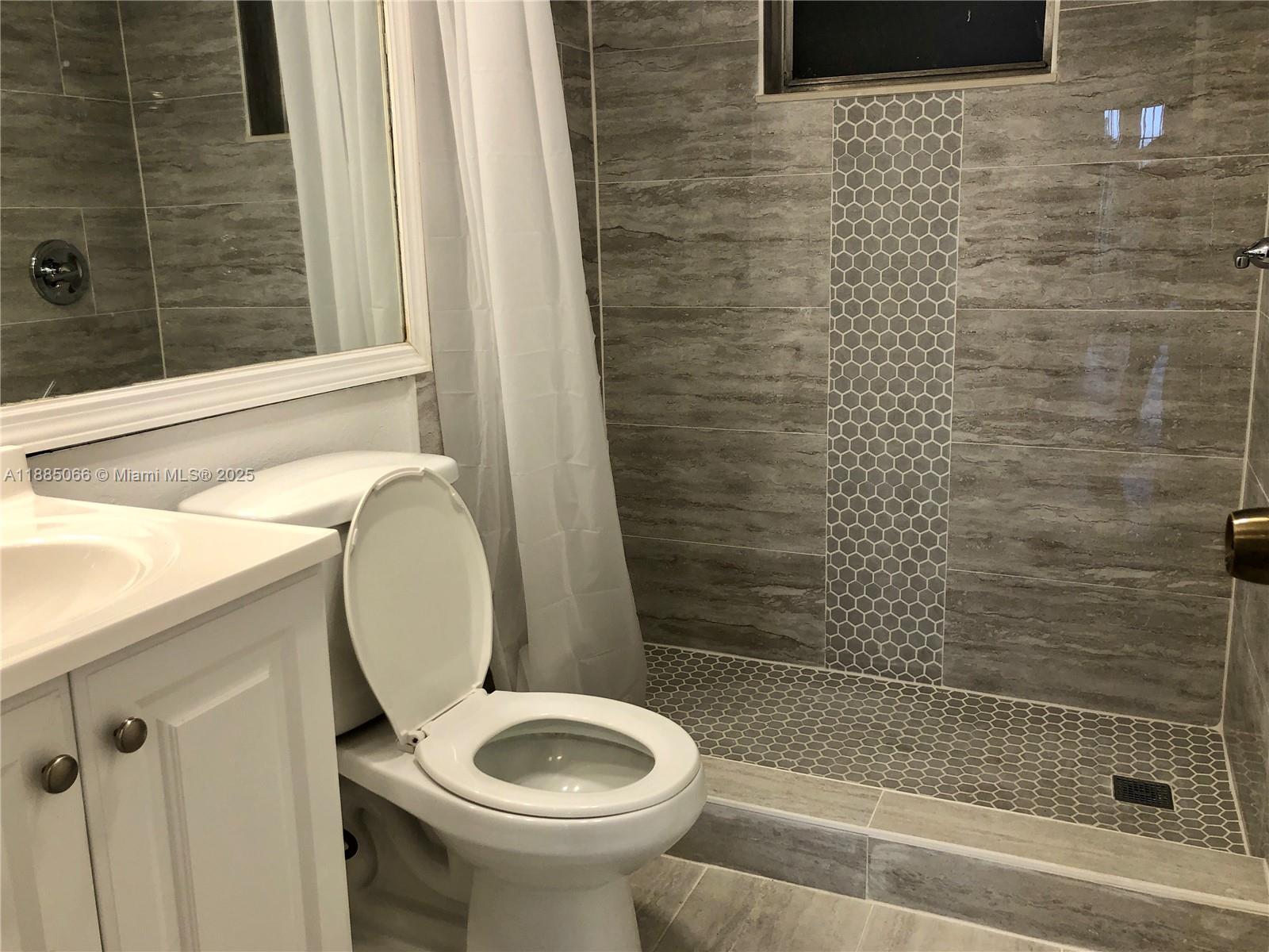 ARROWHEAD CONDO 8 - Residential