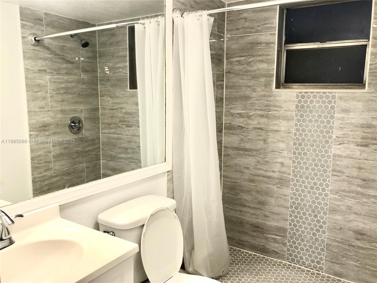 ARROWHEAD CONDO 8 - Residential