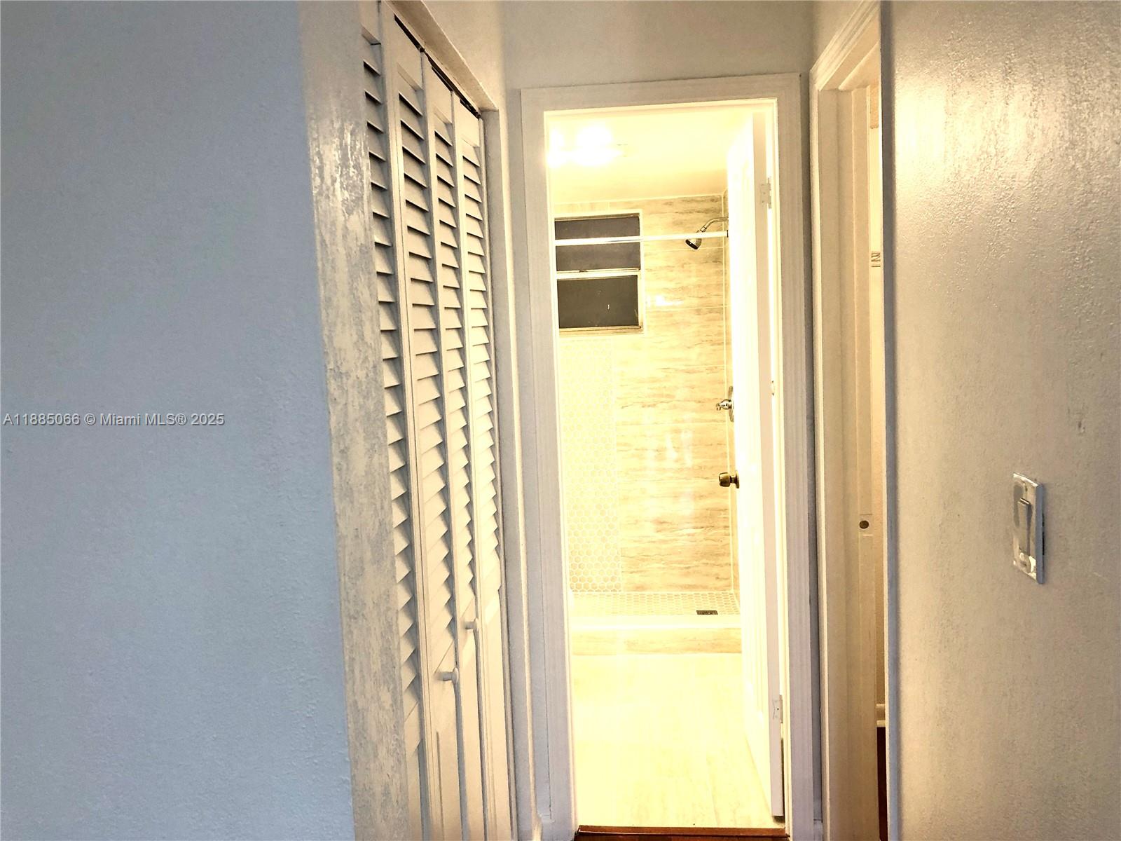 ARROWHEAD CONDO 8 - Residential