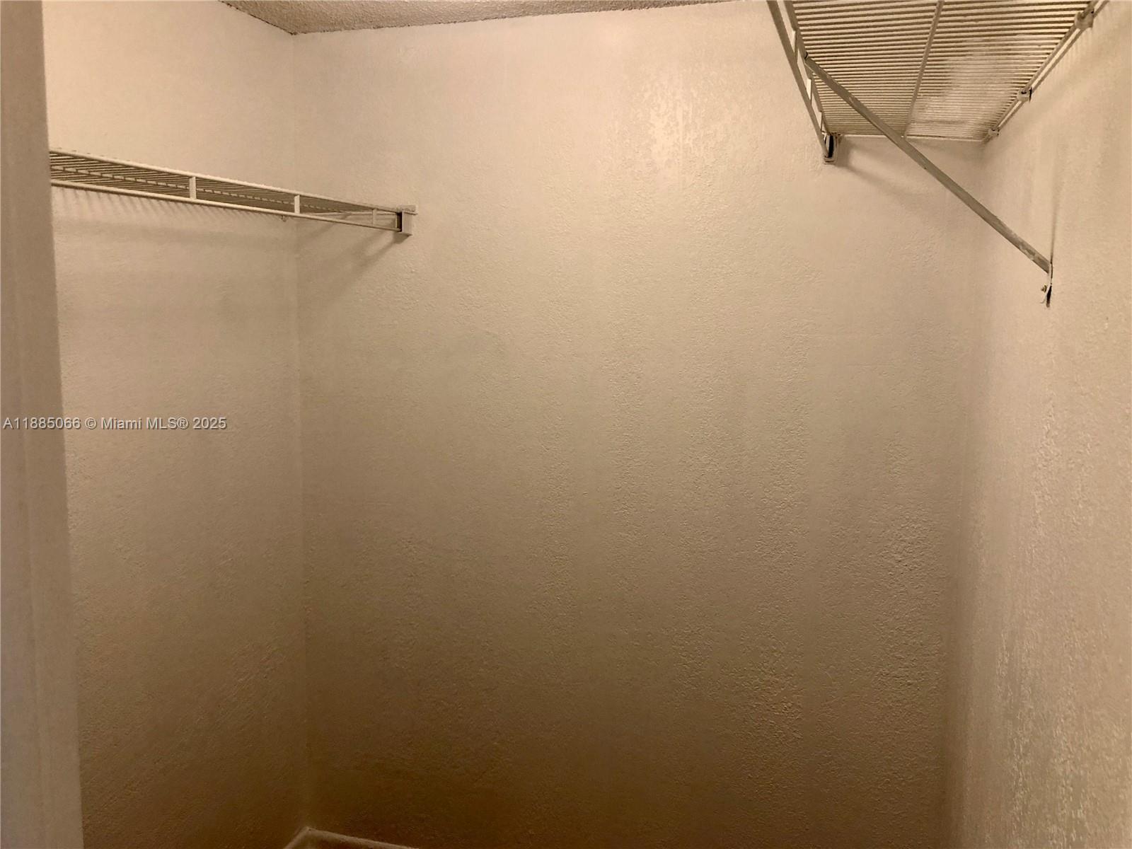 ARROWHEAD CONDO 8 - Residential