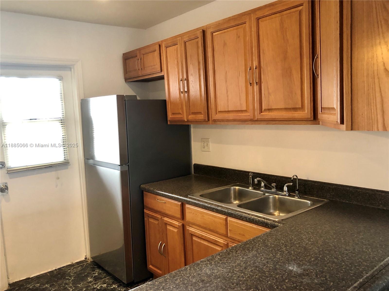 ARROWHEAD CONDO 8 - Residential