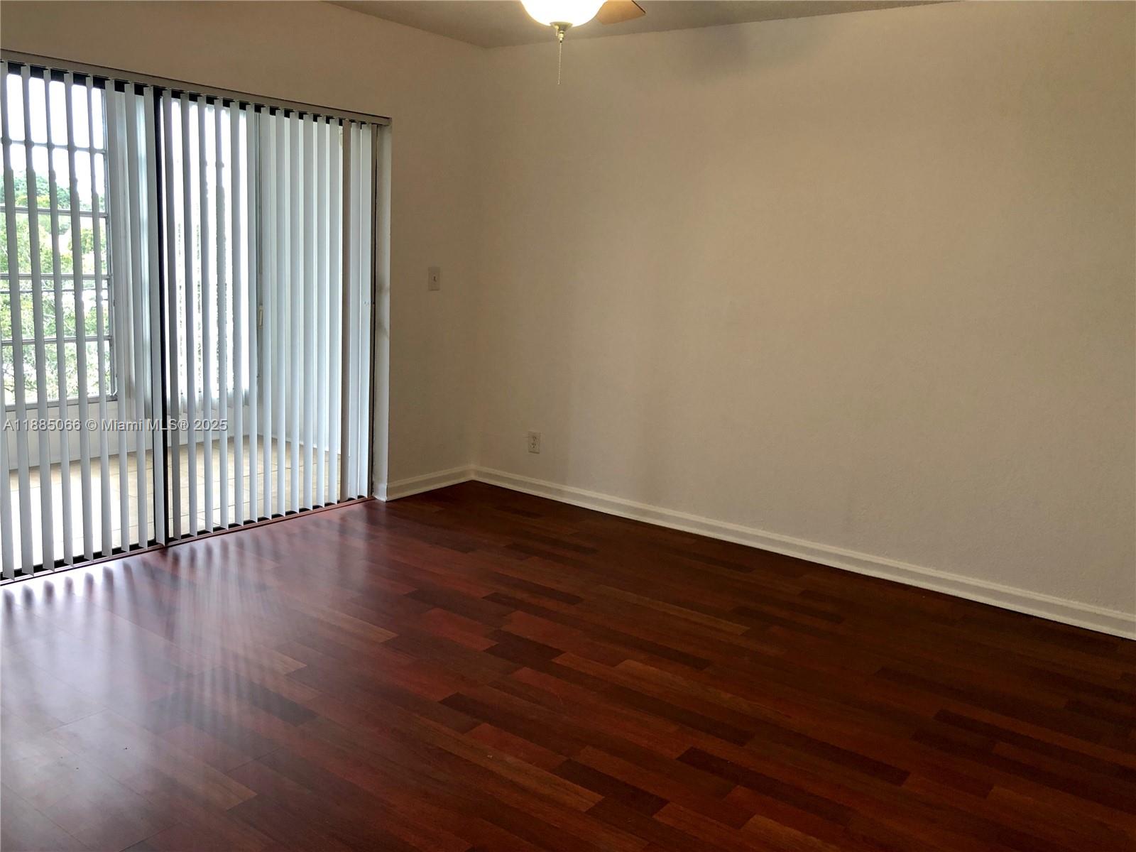 ARROWHEAD CONDO 8 - Residential