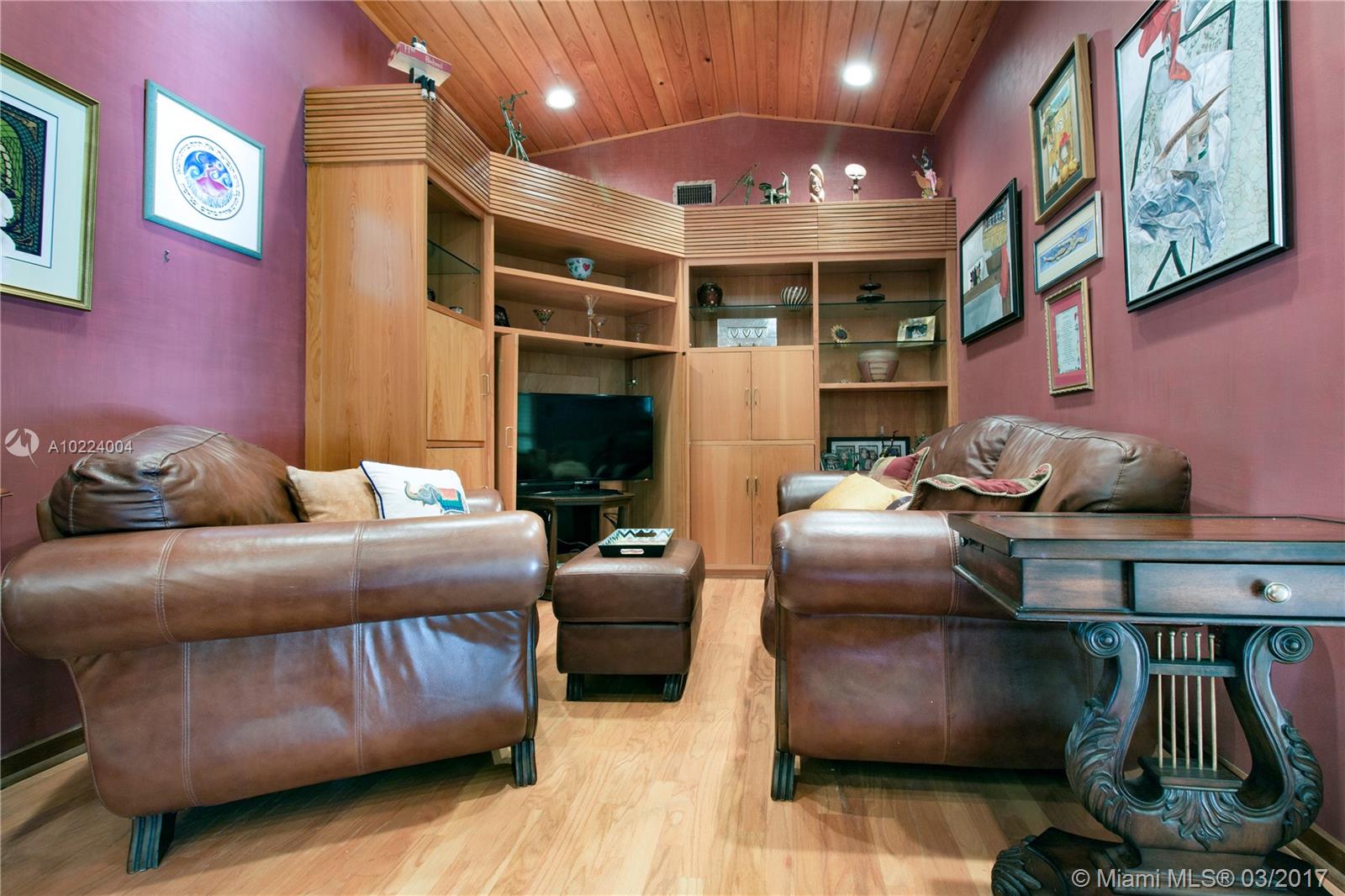 PINE VISTA NORTH - Residential