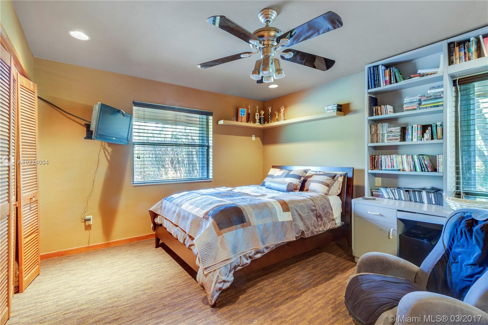 PINE VISTA NORTH - Residential